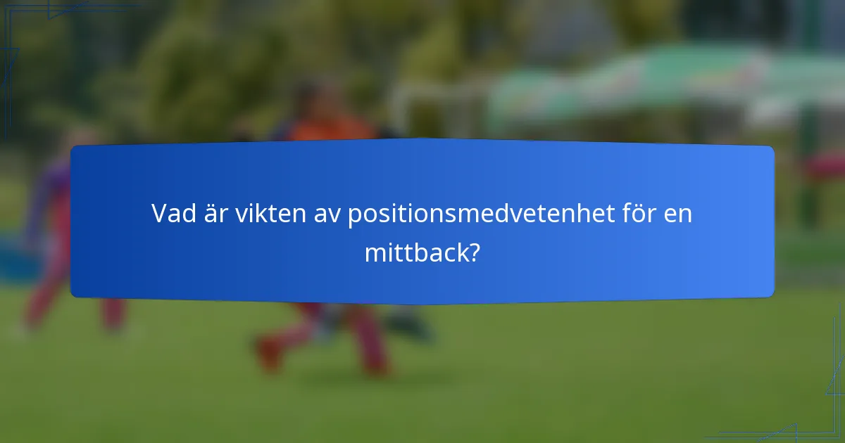 Vad är vikten av positionsmedvetenhet för en mittback?